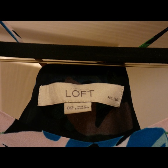 Sleeveless floral print LOFT top - Picture 3 of 3